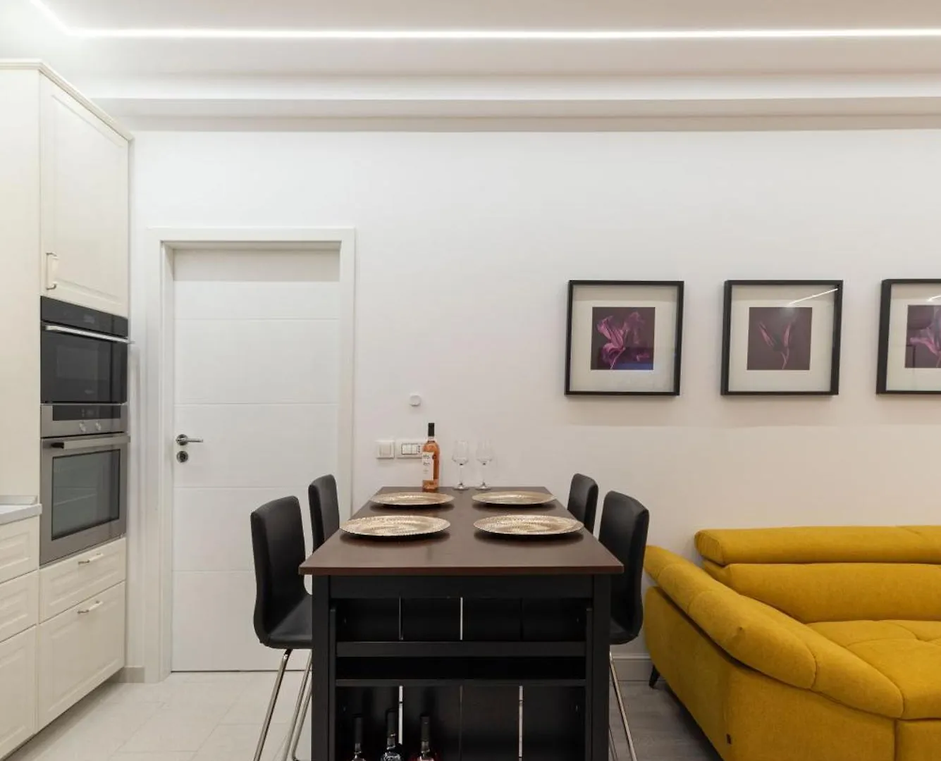 Smile Apartments Bucureşti 0*,  România